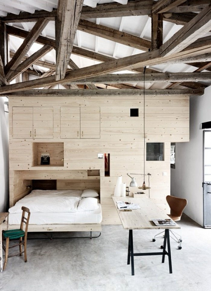 camera da letto con pareti in legno