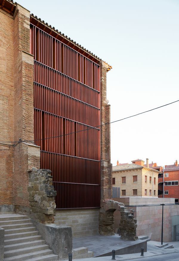 Torre del municipio di Huesca Spagna