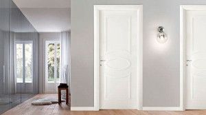 porta bianca e parquet