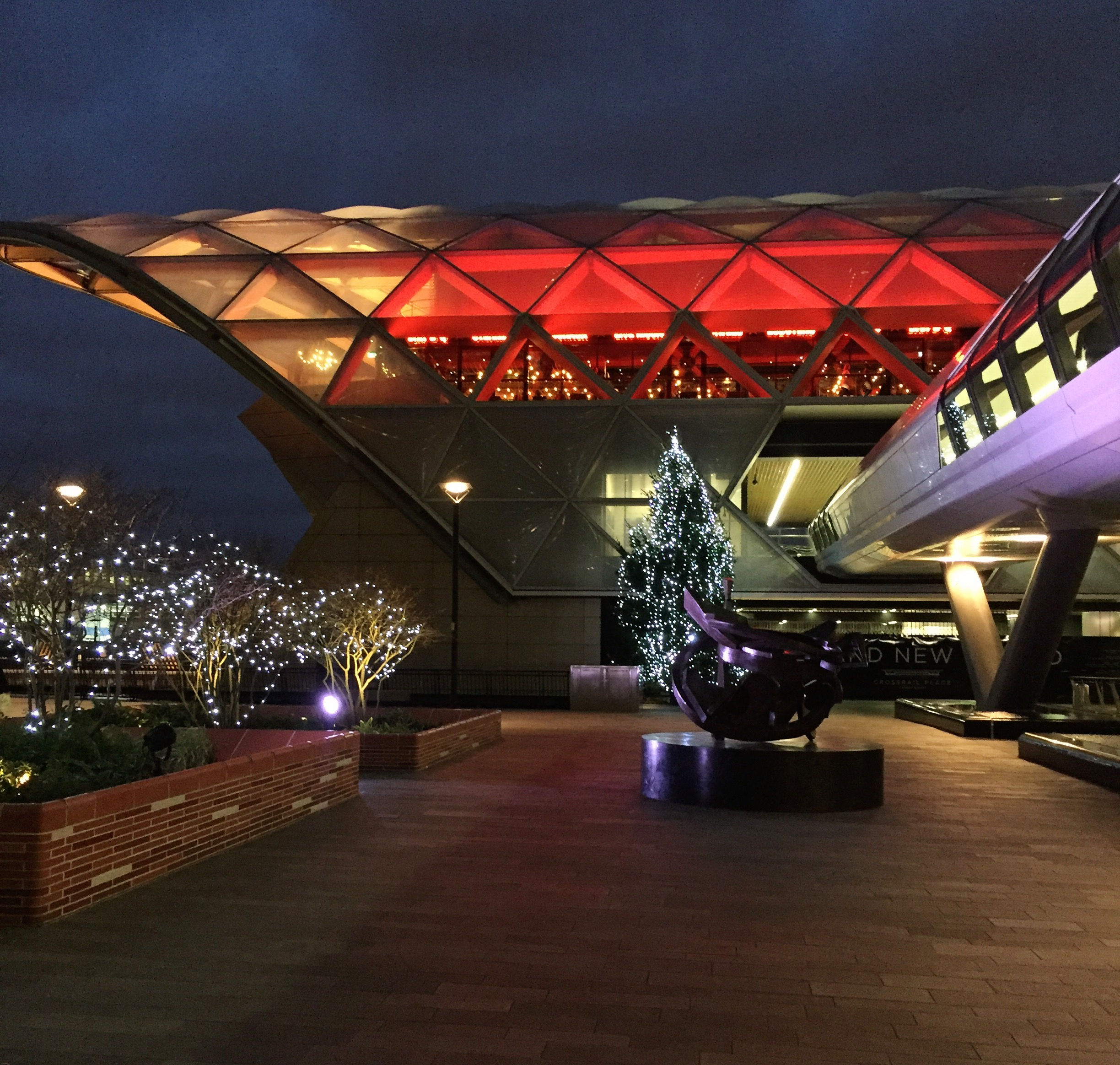 Foster&Partners Canary Wharf Crossrail Londra vista notturna