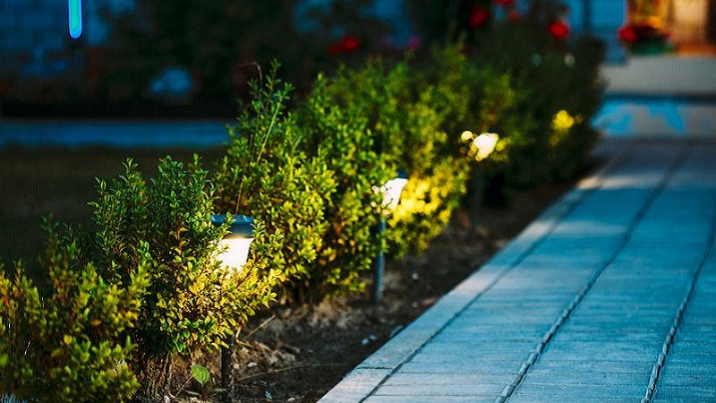 decorazione da giardino Nivni farfalle colorate a LED Luci da giardino a energia solare 