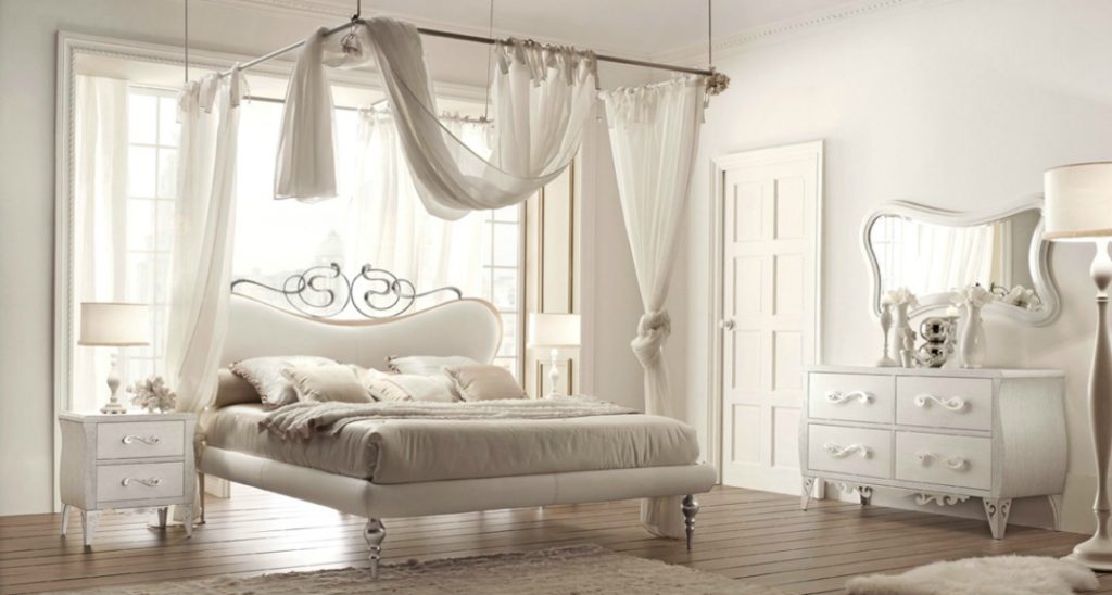 letto a baldacchino