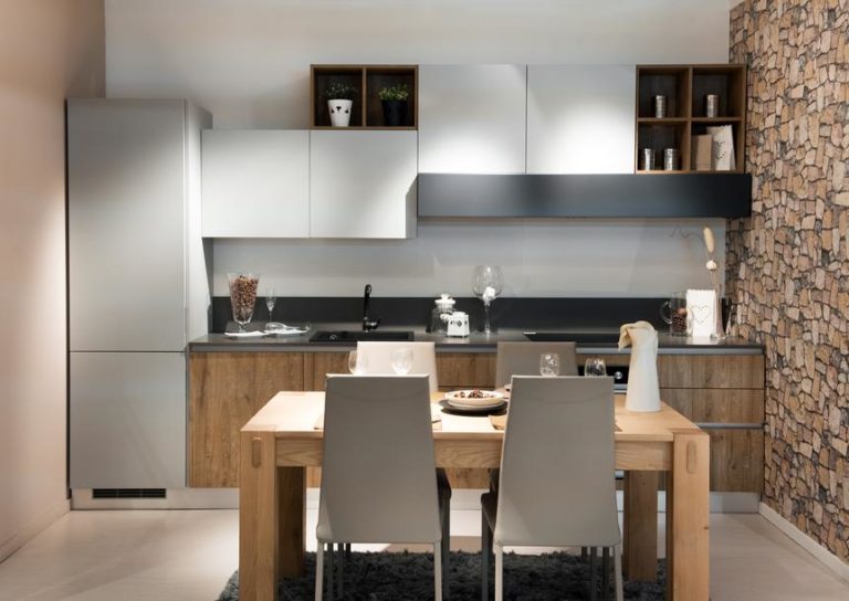 cucina moderna con elettrodomestici ad incasso