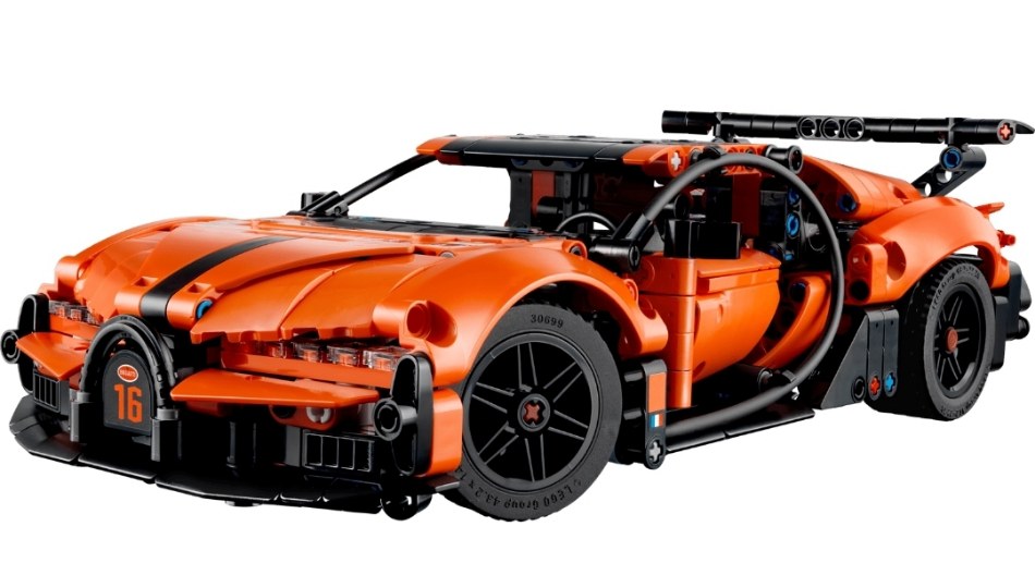 LEGO Technic 42222 Hyper Car Bugatti Chiron Pur Sport arancione con motore W16 esposto, alettone e cerchi neri - novità LEGO Technic 2026 pronta a sfrecciare.