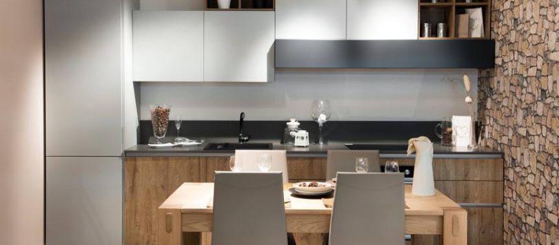 cucina moderna con elettrodomestici ad incasso